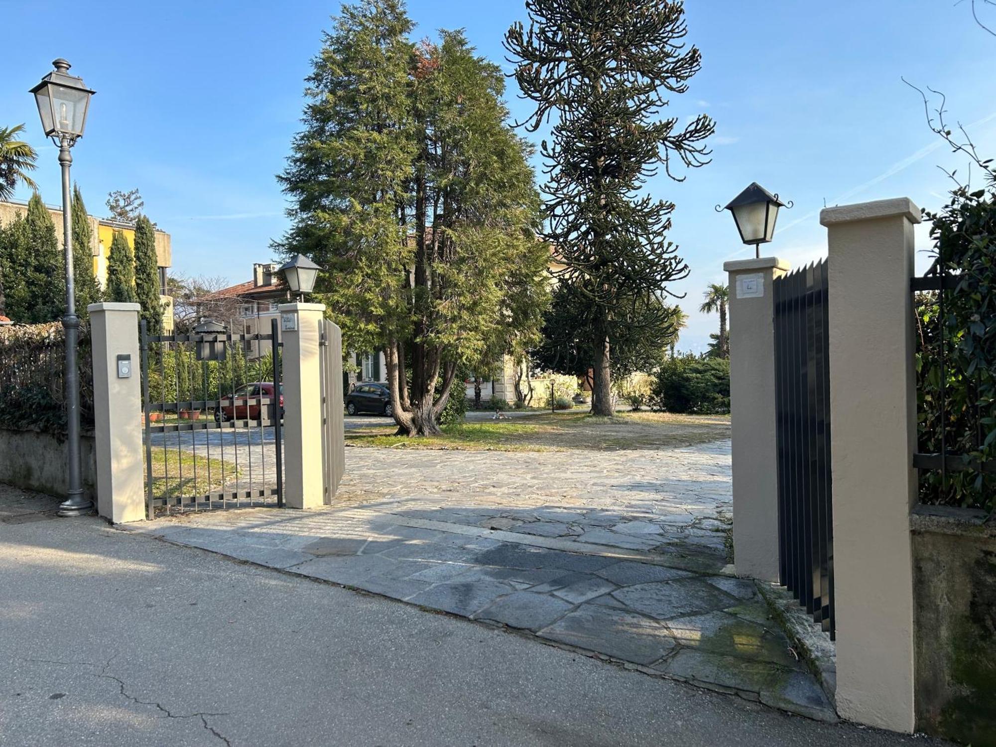 Aparthotel Residenza Dei Fiori Cannero Riviera Exterior foto