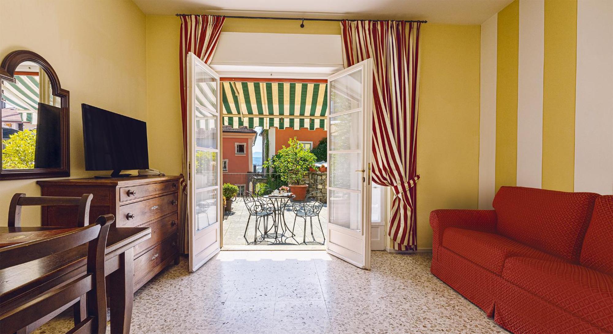 Aparthotel Residenza Dei Fiori Cannero Riviera Exterior foto