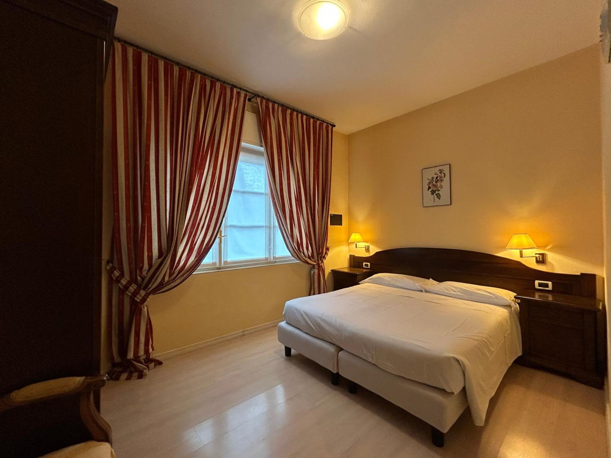 Aparthotel Residenza Dei Fiori Cannero Riviera Exterior foto